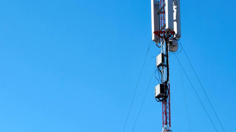 Do Rapid Radios Work During Cell Tower Outages? Exploring Their Reliability